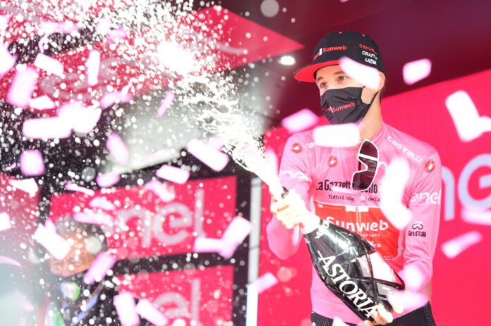 Hindley in maglia rosa al Giro d'Italia